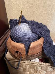 Bol à fil en bois fait main pour le tricot et le crochet, support portable en bois pour le tricot, organisateur de luxe pour accessoires et fournitures de tricot - Product Image 6