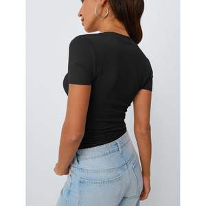 À la mode 2025 été basique col en V Crop T-Shirt pour les femmes Slim Fit mignon Gym mode Y2K Style pour Yoga hauts - Product Image 2