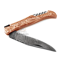 Couteau de poche Laguiole en acier Damas OEM en gros DD-LK-WH511 avec manche en cuivre gaufré et étui en cuir de vachette