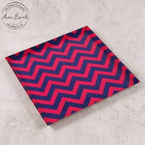 Plateau de service carré à motif zigzag audacieux avec finition brillante Design moderne élégant Idéal pour la décoration de cadeaux et l'utilisation de la salle à manger - Product Image 1