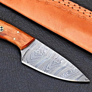 Cuchillo de Caza y EDC de Acero de Damasco Forjado a Mano de Calidad Premium con Funda, Soporte OBM, Hoja Fija y Mango de Madera - Product Image 1