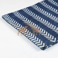 Tissu en Indigo Bleu à Motif Chevron Imprimé à la Main en Gros pour Vêtements Design Minimaliste pour Robes