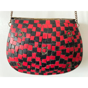 Pochette en résine blanche et bleue avec motif tournesol et sangle en chaîne dorée pour les fêtes et les mariages - Product Image 6