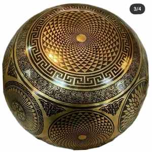 Modèle de bol chantant en métal sablé et imprimé en typographie « Life of Flower Moon » - Product Image 2