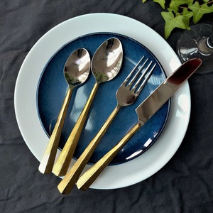 Juego de Cubiertos Antiguos Plateados con Agarre Dorado, Fácil de Lavar, Vajilla para Bodas, Cubertería de Metal de Calidad Alimentaria - Product Image 3