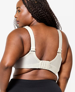 Soutien-gorge de yoga sans couture en maille haute performance pour femme, maintien élevé, couleur ivoire unie, logo personnalisé sur le devant, bretelles spaghetti, décolleté en V profond - Product Image 5
