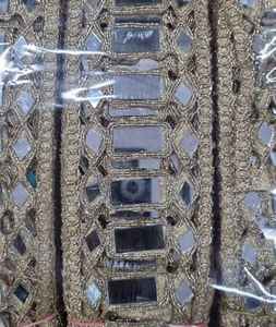 Dentelle miroir durable avec broderie élégante, idéale pour les tenues de Navratri et de mariage. - Product Image 2