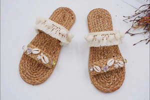 Export en gros de pantoufles et sandales de plage artisanales en jacinthe d'eau pour femmes, collection Resort Vietnam - Product Image 2