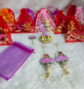 Jaipurios Shubh Labh Plateau suspendu pour Roli et Kumkum, Potli en organza, MDF, Ensemble cadeau festif religieux imprimé découpé, pour l'inauguration de maison - Product Image 2