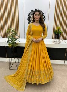 Ensemble de costume Anarkali ethnique moderne haut de gamme en tissu de soie Fandy à séchage rapide pour Diwali, mariages et soirées, pour femmes, vente en gros Ramdev Trading - Product Image 3