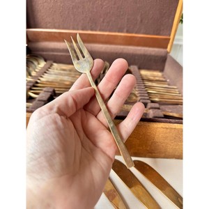 Ensemble de couverts de luxe avec des motifs complexes pour les présentations de table, en acier inoxydable poli argenté - Product Image 6