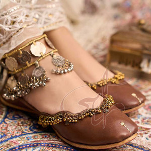 New Arrival Hot Sale Customized Color Printed Handmade Faux Leather Anti-Slippery Fashion <b>Khussa</b> - Product Image 2