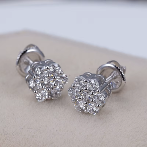 Boucles d'oreilles clous en or blanc avec diamants ronds taille brillant couleur G, style classique, pour femme, usage quotidien - Product Image 5