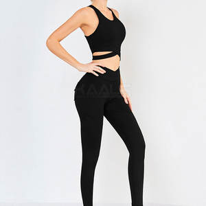 Ropa deportiva ajustada y transpirable con leggings elásticos y sujetador deportivo para la rutina diaria de entrenamiento. - Product Image 5