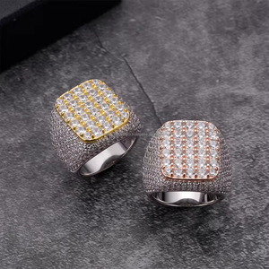 Cautivador anillo de hip hop elaborado en plata de ley 925 adornado con diamante de moissanita de corte redondo con claridad VVS mejorada - Product Image 3