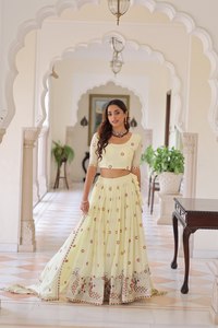 Lehenga Choli en soie traditionnel indien, best-seller, avec broderies, pour les fêtes d'été et les mariages, comprend un dupatta - Product Image 2