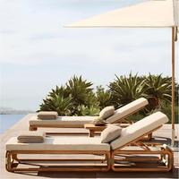 Chaise longue d'extérieur haut de gamme en teck massif, chaise inclinable moderne pour hôtel de luxe, bord de piscine et jardin de villa contemporaine