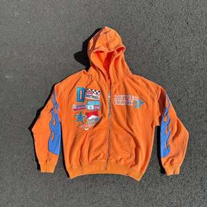 แจ็คเก็ตผู้ชายเสื้อครอปแบบมีซิปมีฮู้ดสำหรับสตรีทแวร์ปักลาย3D พัฟ - Product Image 3