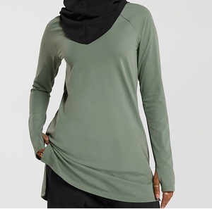 Camiseta Túnica Lisa Negra de Cuello Alto y Manga Larga, Estilo Oversize, para Yoga y Ropa Deportiva, Camisetas Modestas Alargadas - Product Image 4
