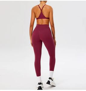 Conjunto Deportivo de Yoga de 2 Piezas para Mujer, Venta al Por Mayor, Personalizado, Top de Yoga sin Costuras con Espalda Cruzada y Leggings con Efecto Push-Up - Product Image 4
