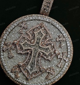 Pendentif croix en argent sterling de luxe personnalisable avec logo personnalisé, plaqué rhodium, serti de moissanite, pour homme - Product Image 5