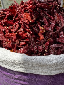Chiles Rojos Secos de Alta Calidad Dev Namo, Forma Alargada, Especias Naturales Picantes, 500g, Larga Vida Útil, India - Product Image 5