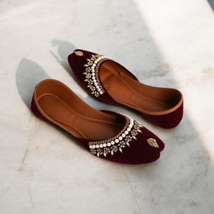 Zapatos Khussa Jutti Punjabi Indios Pakistaníes Hechos a Mano con Pedrería Floral de Verano, Elegantes, en Tallas y Colores Personalizados, Planos y Antideslizantes para Mujer - Product Image 3