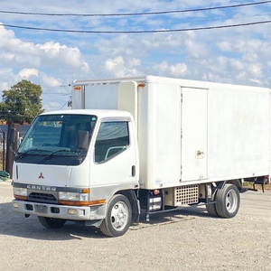 Camión de reparto Mitsubishi Canter 2020 con carrocería tipo caja – Camión Fuso usado 4x2 diésel listo para exportación, camioneta con motor diésel y tracción en las cuatro ruedas - Product Image 2