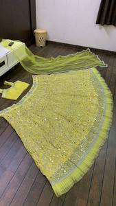 ชุดเลเฮนกาโชลีแบบดั้งเดิมสำหรับงานแต่งงานของผู้หญิง ยี่ห้อ NiMa Creations สีเหลือง ผ้าจอร์เจตต์ประดับเลื่อม ความยาวระดับพื้น สไตล์อินเดีย-ปากีสถาน ทรงปกติ - Product Image 4
