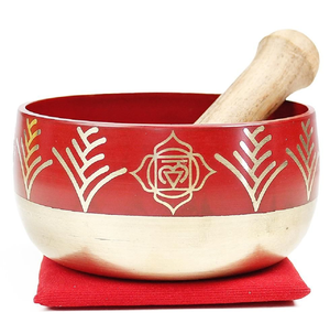 Juego de cuencos tibetanos de latón verde bicolor con emblema del chakra del corazón y martillo de madera, disponible a precios de mayorista. - Product Image 5