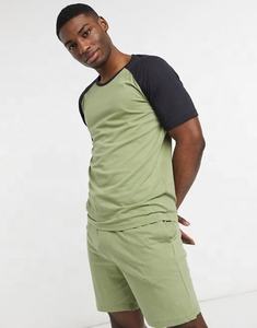 Conjunto de camiseta y pantalones cortos de manga raglán con contraste de cuello redondo para hombre, ropa personalizada de verano, por Inspire - Product Image 1