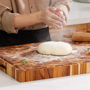 Planche à découper en teck de qualité supérieure, durable, avec poignée, en bois de teck massif, provenant d'une usine du Vietnam. - Product Image 3