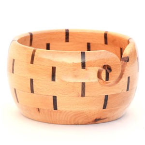 Cuenco de madera redondo para hilo, soporte para tejer a mano y ganchillo con diseño sencillo y práctico con recortes - Product Image 3