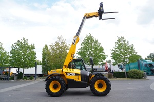 Nouveau chariot télescopique JCB 526-56, hauteur de levage 5,6 m, capacité 2600 kg, hauteur de levage des fourches 75 mm, roues en PU/caoutchouc, utilisation intérieure/extérieure/tout-terrain - Product Image 3