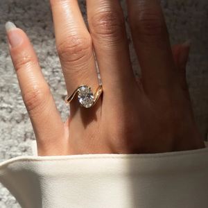 Anillo de Compromiso Solitario para Mujer, Elegante, con Diamante Ovalado de 2 Quilates Cultivado en Laboratorio, Claridad VS, Color EF, Oro de 14K, Rodio, Certificado IGI - Product Image 4