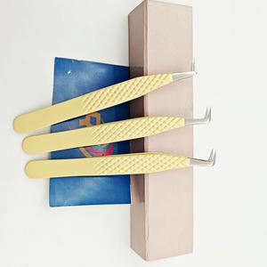 Pinzas de Acero Inoxidable Antimagnéticas con Punta de Diamante en Color Amarillo Mate, con Mango Antideslizante, de 90 Grados, para Pestañas de Mega Volumen - Product Image 4