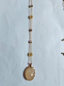 Collier fait main enroulé de fils avec pendentif en pierre ovale jaune à facettes, perles multicolores, bijoux spirituels bohèmes - Product Image 1