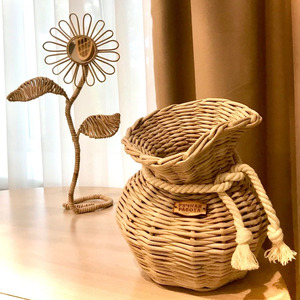 Jarrón de Flores Redondo de Ratán Rústico, Ecológico y Duradero, con Lazo, Diseño Moderno, Hecho a Mano, para Decoración Navideña de Mesa - Product Image 1