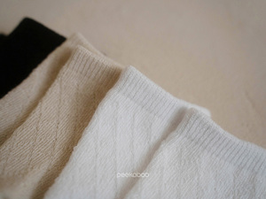Chaussettes en mélange de coton à motif diamant Peekaboo pour bébés, enfants et adultes – Douces et confortables au quotidien - Product Image 3