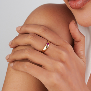 Bague unisexe empilable en or jaune massif 14 carats avec rubis et motif ondulé, dernier design, best-seller, collection Gypsy, par le fabricant de bijoux - Product Image 4