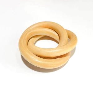 Ronds de serviette élégants en bois faits à la main avec un design rustique naturel pour la table à manger, la maison et la décoration de cuisine - Product Image 1
