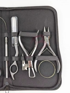Kit d'outils pour extensions de cheveux MAGMA BEAUTY en acier inoxydable de haute qualité, personnalisé, comprenant des ciseaux, des pinces, un outil à boucles et des clips. - Product Image 5