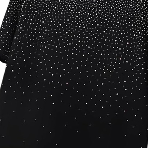 Camiseta de Hombre Oversize con Estampado de Logotipo Frontal Personalizado, Diseño Moderno, Estampado Brillante con Pedrería, 100% Algodón, Estilo Urbano - Product Image 2