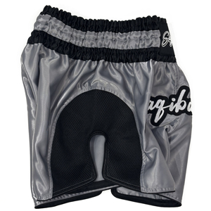 Shorts de Muay Thai Argentés et Noirs Premium – Shorts de Boxe Thaïlandaise Extensibles, Séchage Rapide et Respirants pour des Performances d'Élite - Product Image 4
