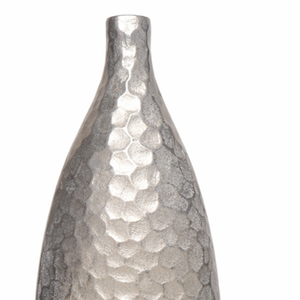Vase à fleurs artisanal en métal martelé argenté, avec une finition texturée et un design élancé et élégant pour une décoration intérieure raffinée - Product Image 5