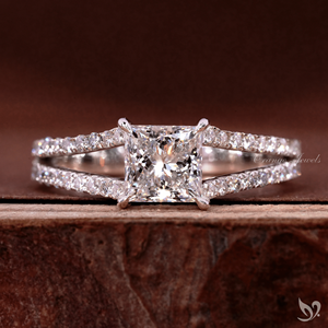 แหวนแต่งงานเพชรเพาะเลี้ยงทรงเจ้าหญิง 1 กะรัต ฝังเพชรแบบสปลิตพาเว่ ทองคำขาว 10K รับรองโดย IGI - Product Image 1