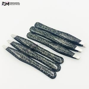 Pinzas para Cejas RMI de Alta Calidad, Color Negro Brillante / Punta Plateada, Juego de Pinzas para Cejas Angulares de Acero Inoxidable - Product Image 3