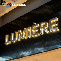 Desain Modern Tanda Nama LED dengan Logo Bercahaya dari Logam Perak dan Akrilik untuk Toko