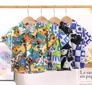 เสื้อเชิ้ตลำลองแขนสั้นพิมพ์ลายการ์ตูนสำหรับเด็กผู้ชาย ปกคอพับมีกระเป๋า ผ้าทอ ทรงปกติ ใส่ได้ในฤดูร้อน - Product Image 2