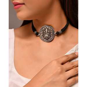 Collar Gargantilla Grande y Redonda de Plata Fina Meera Jaipur Gajrup - Product Image 1